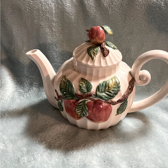 Vintage Fitz & Floyd Apple Teapot, so pretty, curled handle - Picture 1 of 3